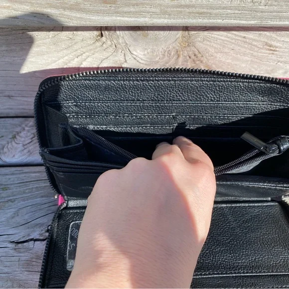 Hot pink clutch - Picture 6 of 8